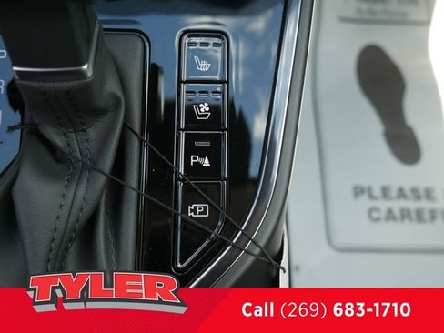 Used 2025 Kia Niro SX image 36