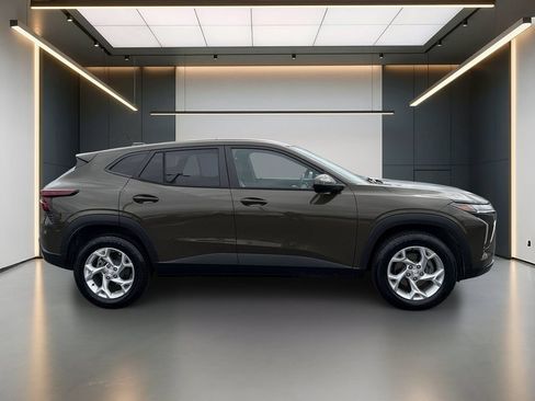 Certified 2024 Chevrolet Trax LS w/ LS Convenience Package FWD image 8