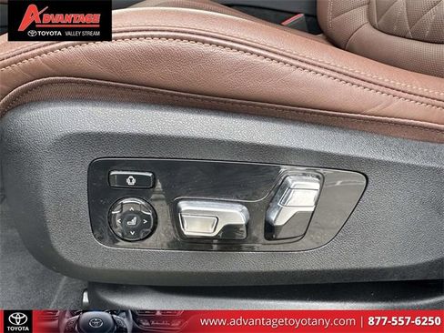 Used 2023 BMW X6 xDrive40i w/ Executive Package image 23