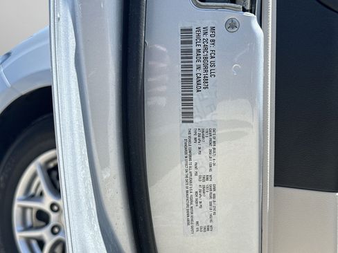 Certified 2024 Chrysler Pacifica Touring-L FWD image 42