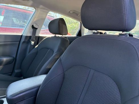 Used 2019 Kia Optima LX image 10