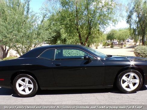 Used 2013 Dodge Challenger SXT RWD image 7