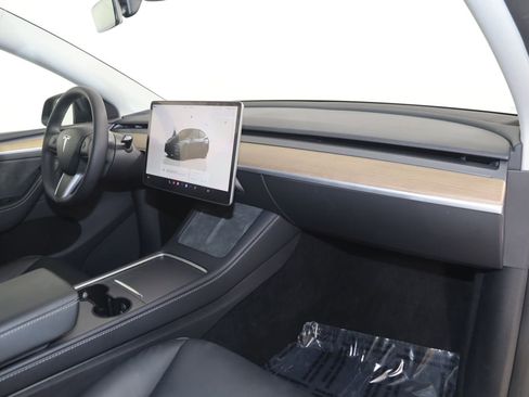 Used 2024 Tesla Model Y Long Range AWD/4WD image 40
