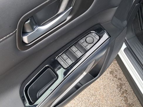 New 2025 Nissan Pathfinder SL w/ SL Premium Package image 12