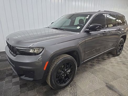 Used 2024 Jeep Grand Cherokee L Laredo AWD/4WD image 8