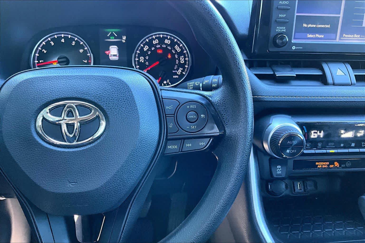 Certified 2022 Toyota RAV4 XLE FWD image 25