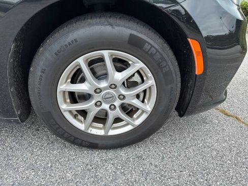 Used 2023 Chrysler Pacifica Touring-L FWD image 12