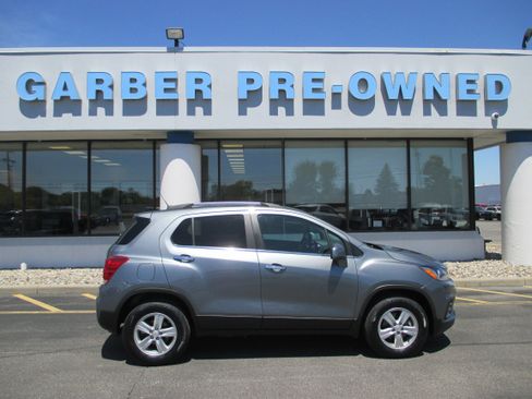 Used 2019 Chevrolet Trax LT w/ LT Convenience Package AWD/4WD image 2