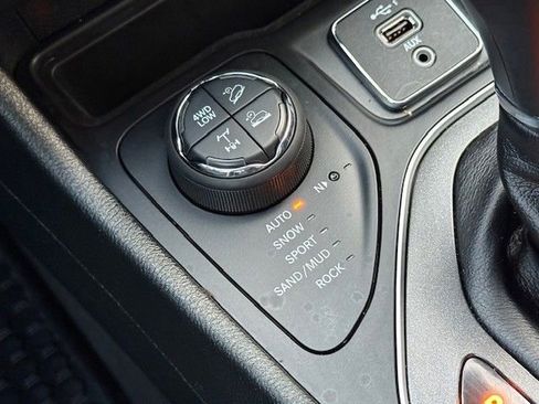 Used 2023 Jeep Cherokee Trailhawk image 25