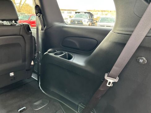 Used 2025 Chrysler Pacifica Select image 27