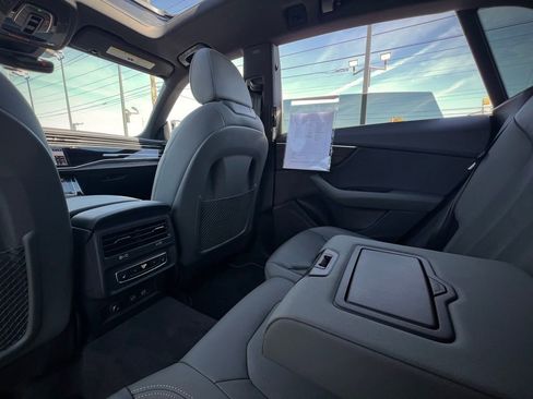Used 2019 Audi Q8 Premium image 18