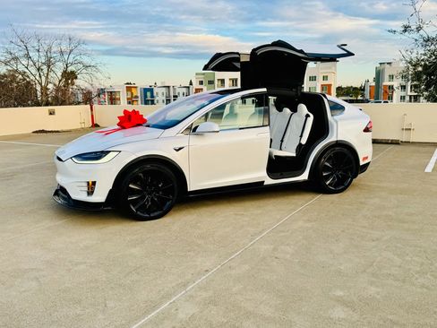 Used 2020 Tesla Model X Long Range image 3