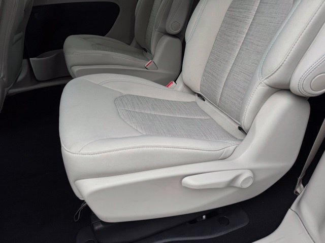 Used 2019 Chrysler Pacifica Touring Plus FWD image 12