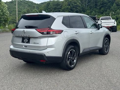 Used 2024 Nissan Rogue SV AWD/4WD image 7