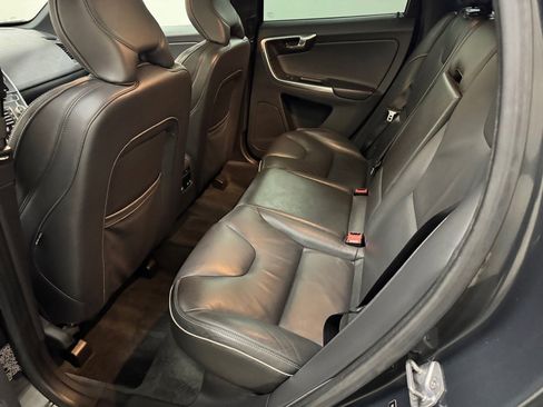 Used 2016 Volvo XC60 T6 R-Design Platinum w/ Climate Package image 31