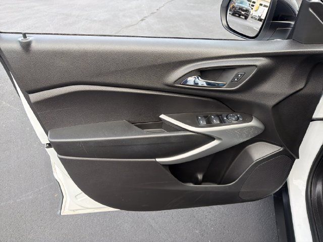 Certified 2024 Chevrolet Trax RS w/ Driver Confidence Package FWD image 10