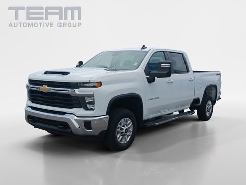 Used 2024 Chevrolet Silverado 2500 LT image 3