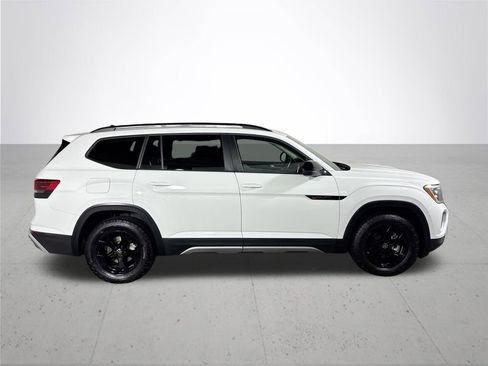 Used 2025 Volkswagen Atlas Peak Edition SE image 5