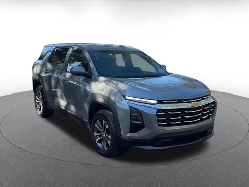 Used 2025 Chevrolet Equinox LT image 3