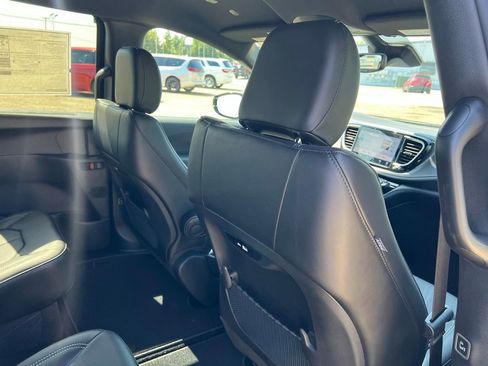 New 2027 Chrysler Pacifica Select AWD/4WD image 11