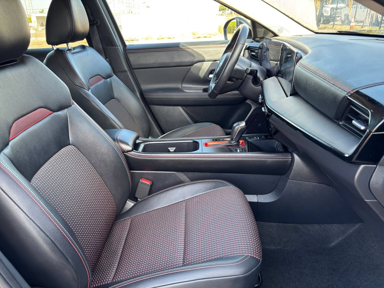 Used 2026 Nissan Kicks SR FWD image 34