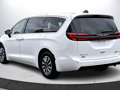 Certified 2024 Chrysler Pacifica Select image 7