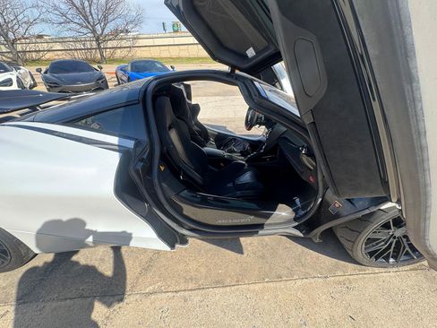 Used 2018 McLaren 720S image 10