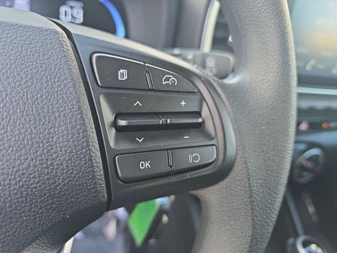 Used 2024 Hyundai Venue SE image 23