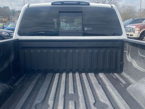 Used 2018 Nissan Titan SV w/ SV Convenience Package image 15