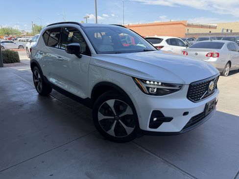 Used 2025 Volvo XC40 B5 Plus w/ Protection Package Premier AWD/4WD image 6