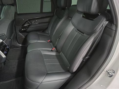Used 2025 Land Rover Range Rover SV AWD/4WD image 26