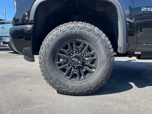 New 2026 Chevrolet Silverado 2500 ZR2 w/ LPO, Dark Essentials Package AWD/4WD image 6