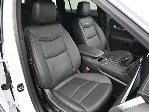 Certified 2023 Cadillac XT6 Sport w/ LPO, ONYX Package image 18