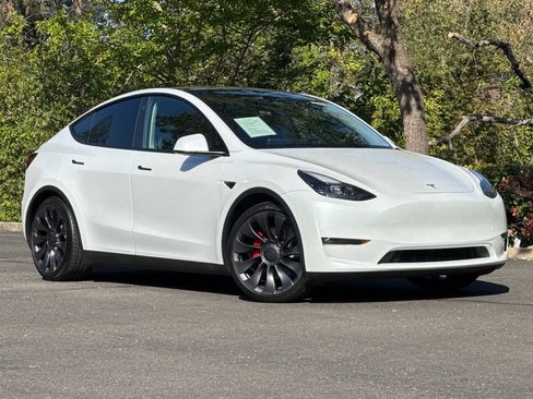Used 2023 Tesla Model Y Performance AWD/4WD image 2