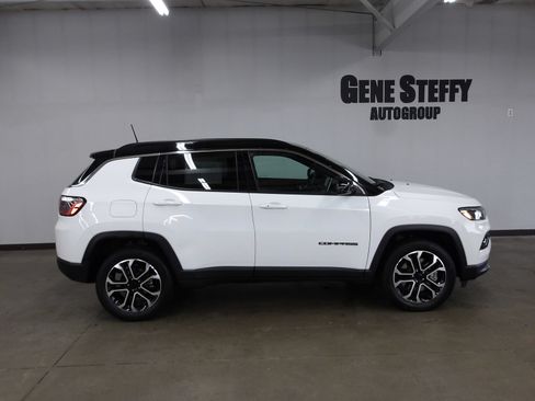 Used 2023 Jeep Compass Limited AWD/4WD image 3