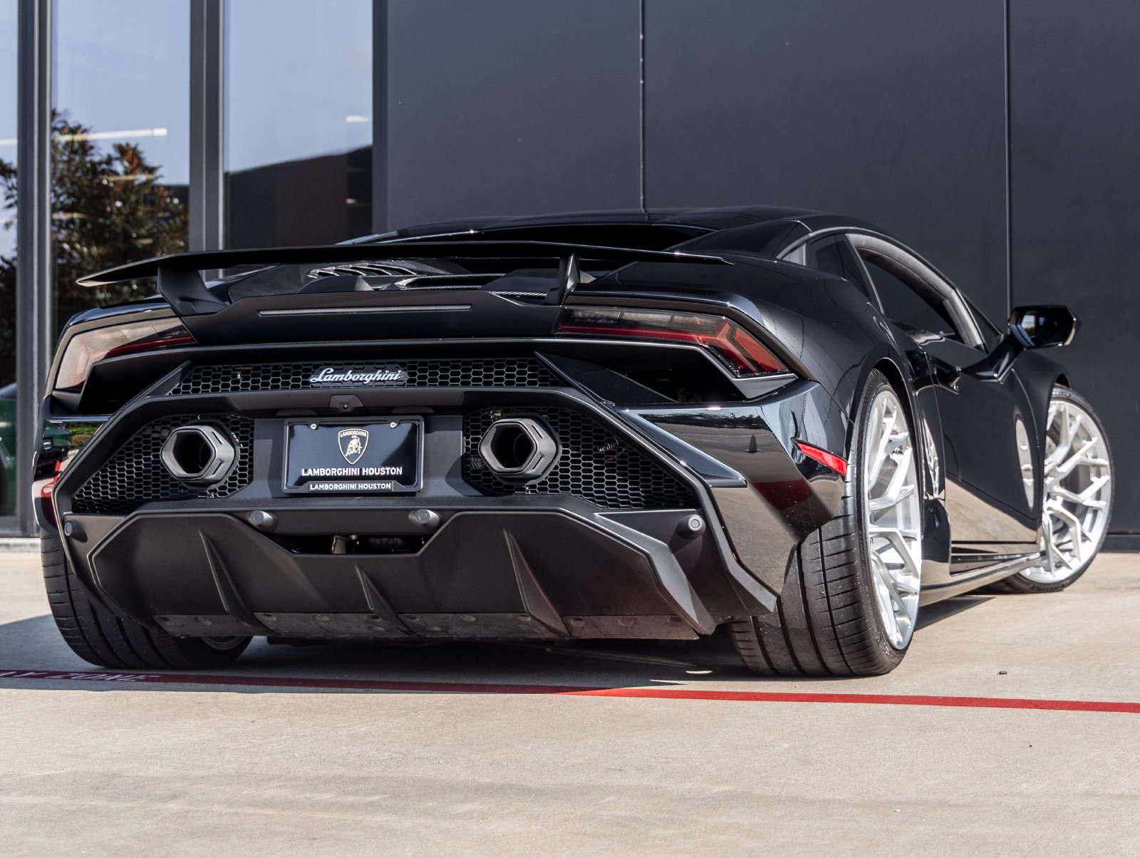 Used 2023 Lamborghini Huracan Tecnica RWD image 8