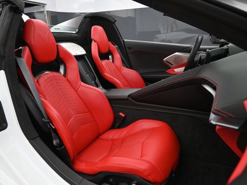 Used 2023 Chevrolet Corvette Stingray Premium Conv w/ Z51 Performance Package RWD image 30