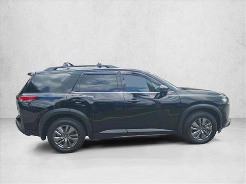 Used 2024 Nissan Pathfinder SV w/ Black Appearance Package AWD/4WD image 4