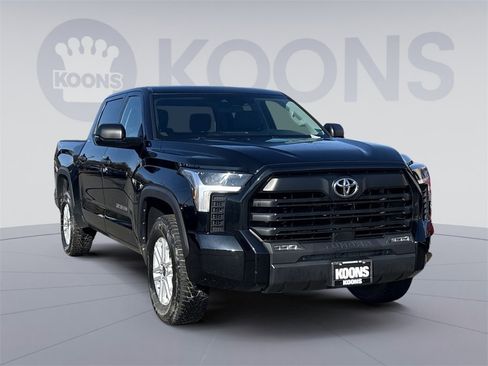 Used 2022 Toyota Tundra SR5 w/ SR5 Convenience Package image 5