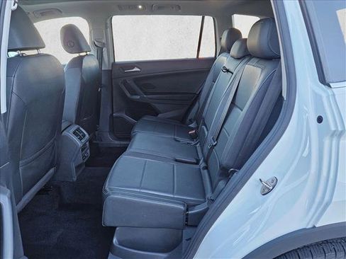 Used 2020 Volkswagen Tiguan SE image 20