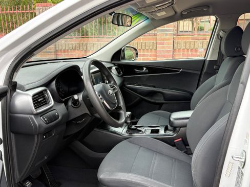 Used 2020 Kia Sorento FWD V6 image 6