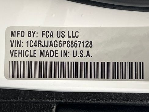 Used 2023 Jeep Grand Cherokee L Laredo image 74