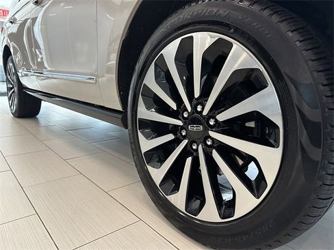 Certified 2022 Lincoln Navigator Reserve image 10