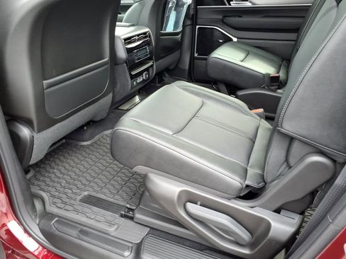 New 2026 Jeep Grand Wagoneer Limited AWD/4WD image 9