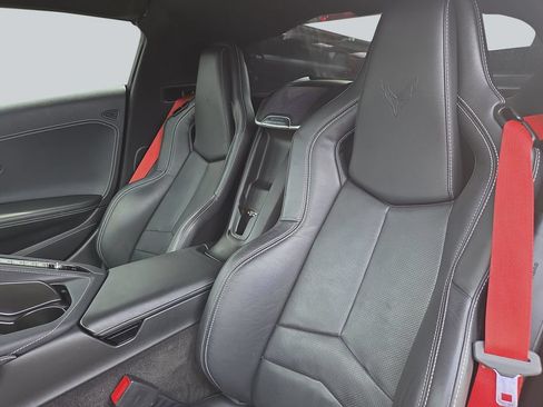 Used 2022 Chevrolet Corvette Stingray Preferred Cpe w/ Z51 Performance Package RWD image 27