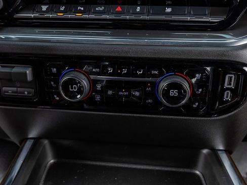 Used 2025 Chevrolet Silverado 2500 High Country w/ Technology Package image 27