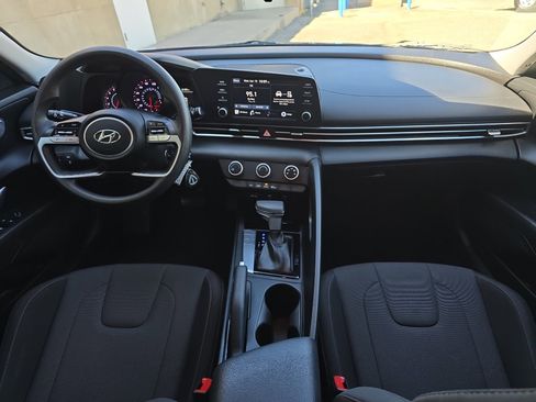 Used 2023 Hyundai Elantra SE image 20