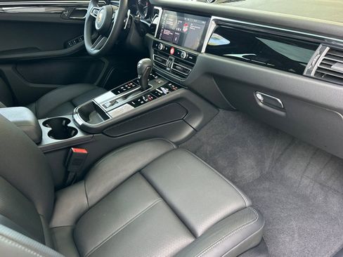 Certified 2022 Porsche Macan AWD/4WD image 16