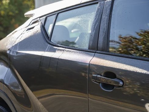 Used 2018 Toyota C-HR XLE image 17