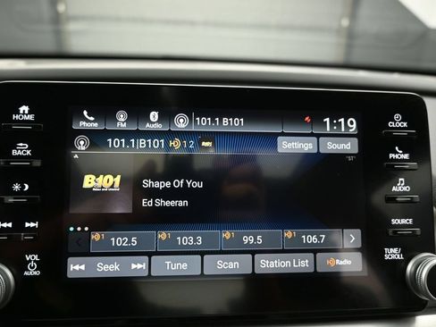 Used 2018 Honda Accord EX image 10